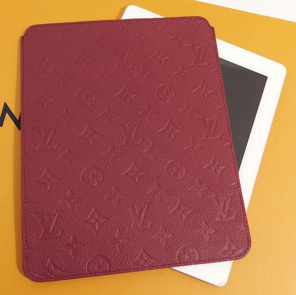 LOUIS VUITTON
Empreinte iPad Softcase Infini - Picture 7 of 10